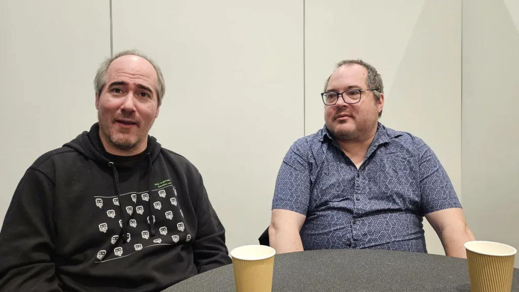 Il creatore di Dwarf Fortress critica i dirigenti dietro i brutali licenziamenti nell'industria: "Possono mangiare tutti me*da, penso che siano orribili... persone avide, avide" 1 Dwarf Fortress creators Tarn and Zach Adams sit for an interview at GDC 2024.