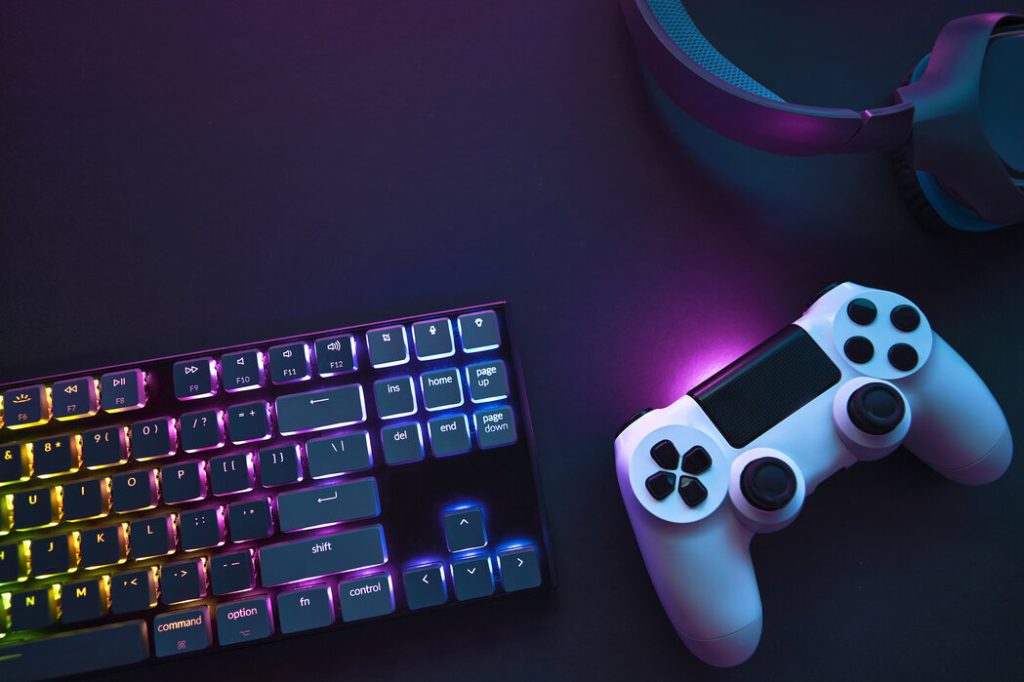 Non sei sicuro a quale gioco giocare? Lascia un commento, ti aiuteremo 28 colorful gaming accessories