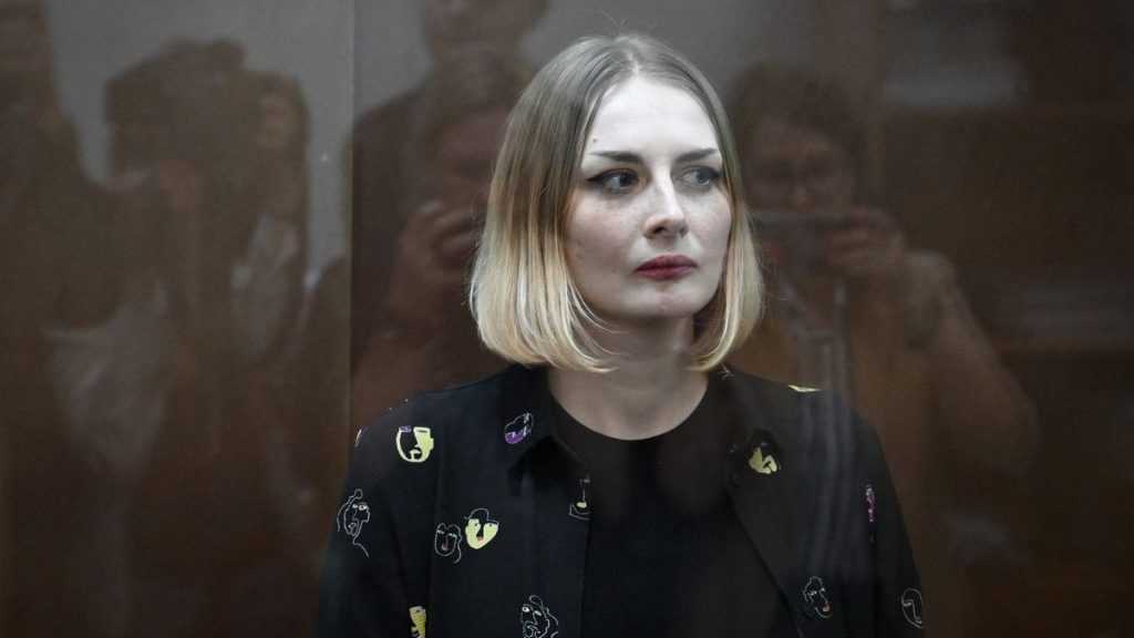 Una streamer russa su Twitch è stata condannata a più di 5 anni di carcere per aver criticato l'invasione dell'Ucraina 21 Russian blogger Anna Bazhutova, charged with spreading