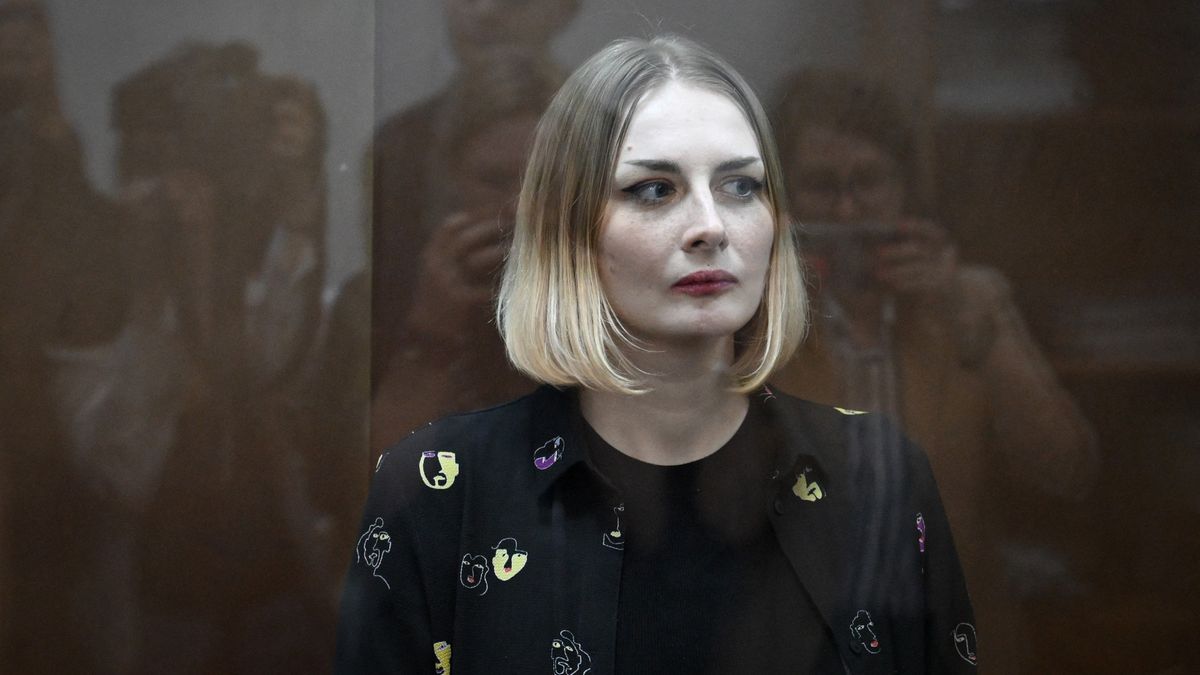 Russian blogger Anna Bazhutova, charged with spreading