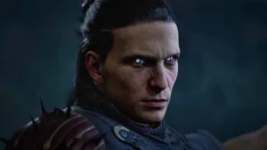 Coen, il protagonista di The Blood of Dawnwalker, con la spada in mano davanti a un cielo notturno