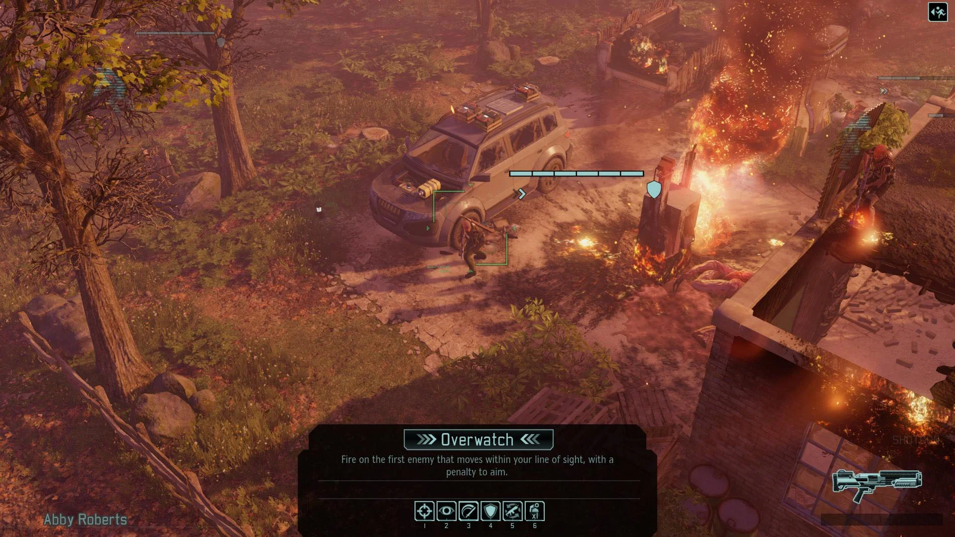 L'apparente fallimento tecnico di XCOM: Enemy Unknown che ha spianato la strada a XCOM 2 2 A player ducks in cover near a fire at a woodland garage