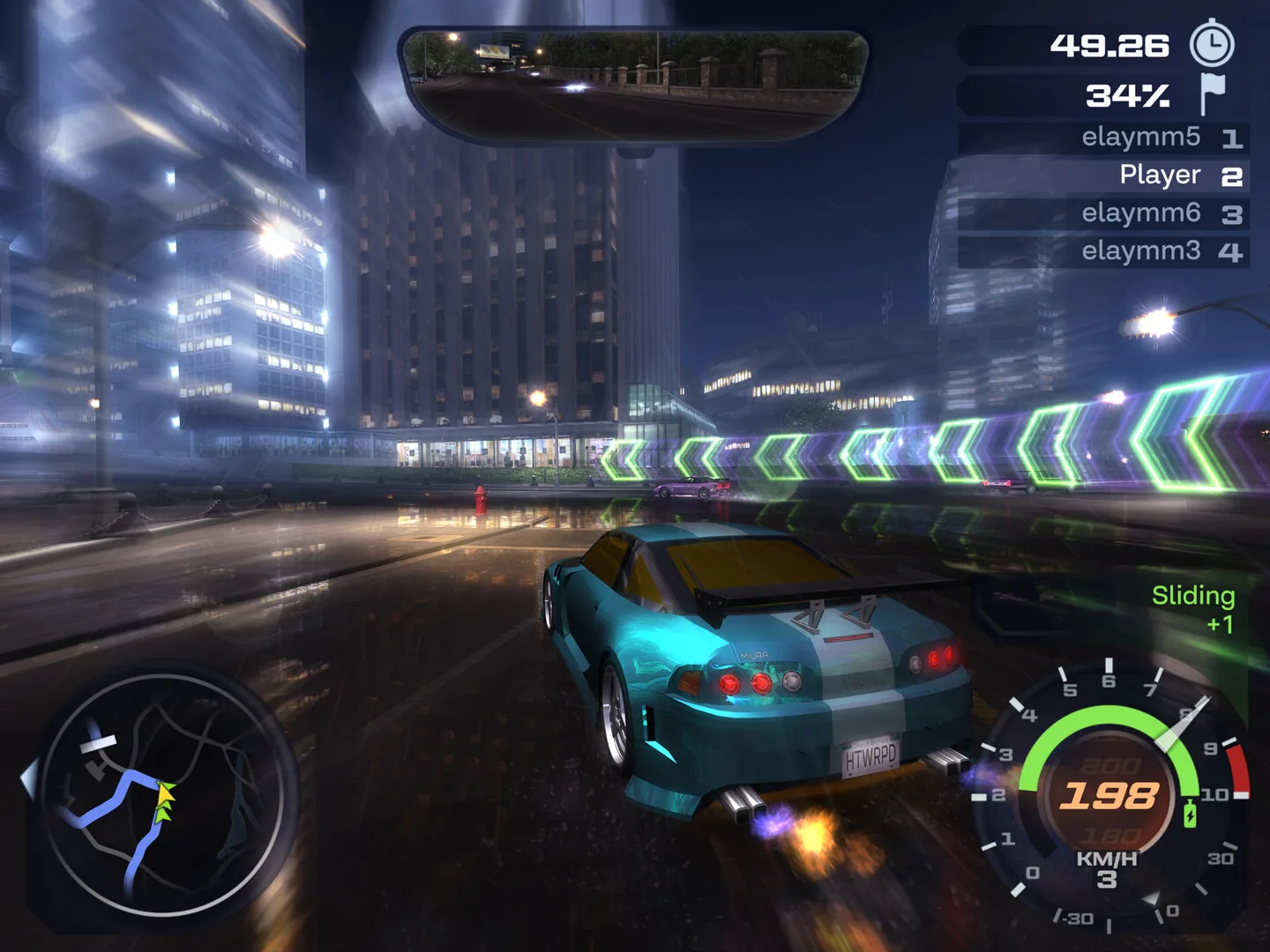 Un'auto tuning sotto i neon di Ratfield, la città di Heatwarped