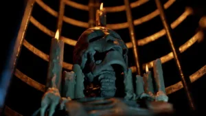 Un giocatore esplora una casa buia mentre un altro osserva dalle telecamere in Beyond the Dark: Nightwatch, l'horror cooperativo di Atlantis Studio per Nintendo Switch 2