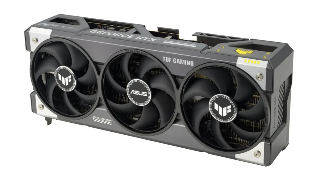 La RTX 5090 è sparita dai negozi americani, e i rivenditori terzi chiedono fino a 9.500 dollari 2 La scheda video Nvidia GeForce RTX 5090 con il suo dissipatore a tre ventole