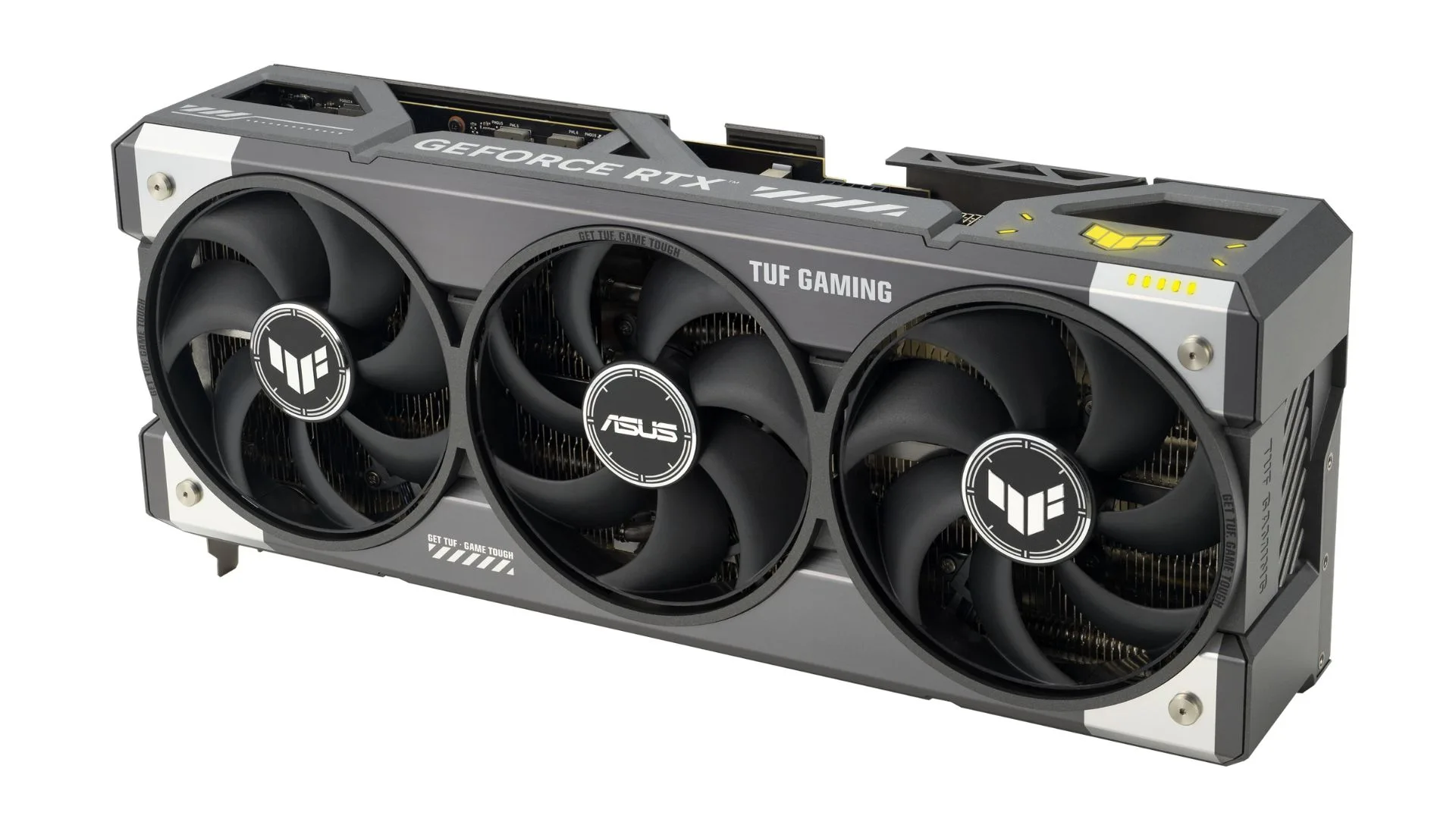 La scheda video Nvidia GeForce RTX 5090 con il suo dissipatore a tre ventole