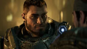 Primo piano di un soldato in armatura in una stanza in penombra in Gears of War: E-Day