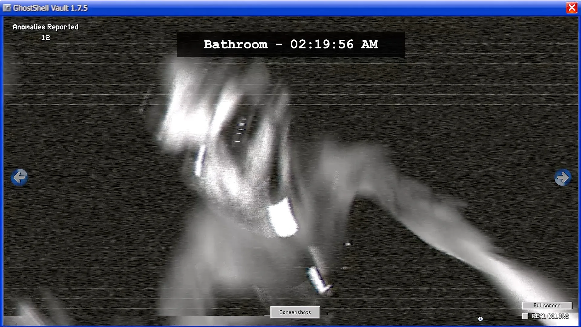 Le telecamere di sorveglianza dell'horror VCR83 su un vecchio monitor